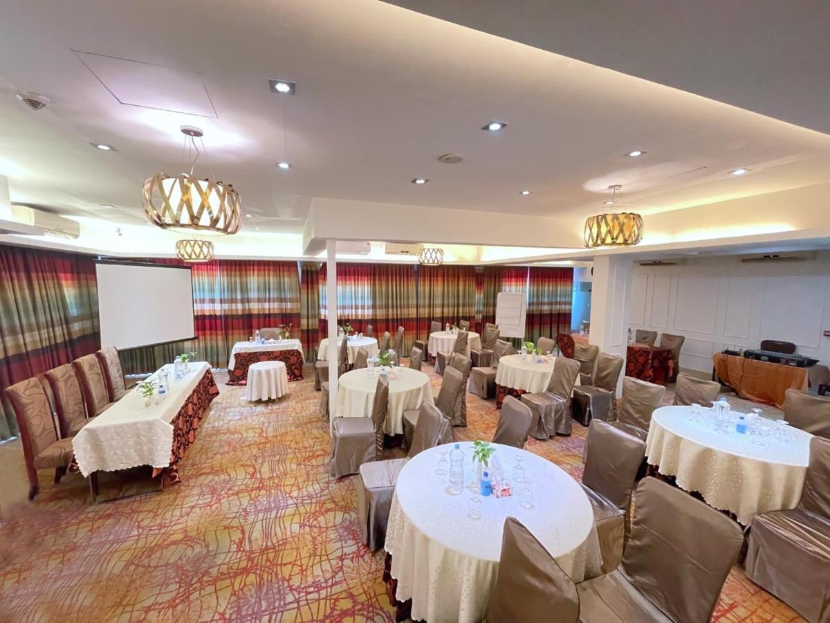 Hotel Bengal Canary Park Дакка Экстерьер фото