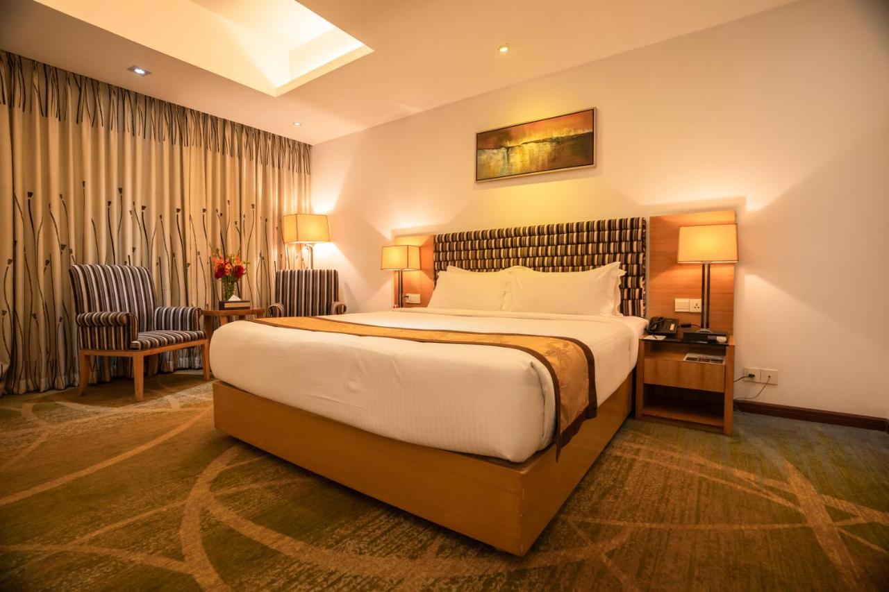 Hotel Bengal Canary Park Дакка Экстерьер фото
