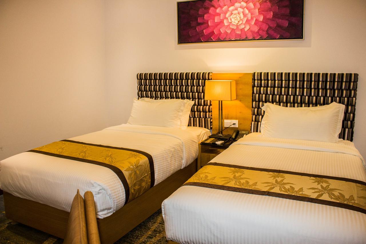 Hotel Bengal Canary Park Дакка Экстерьер фото